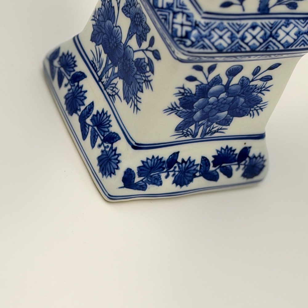 Vintage Blue and White Porcelain Floral Obelisk Chinoiserie Tower 13.5 Inch - Picture 13 of 16